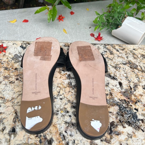 Veronica Beard ENI black Chain-Trimmed Leather Slides Gold hardware size…7 - Picture 13 of 14